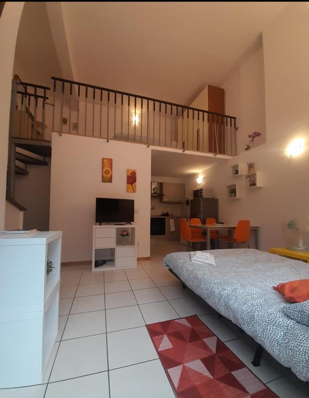 Gemme Fiorentine Apartments In Front Of The Train Station 5 Minutes From The Centre Free Parking Florenţa Exterior foto